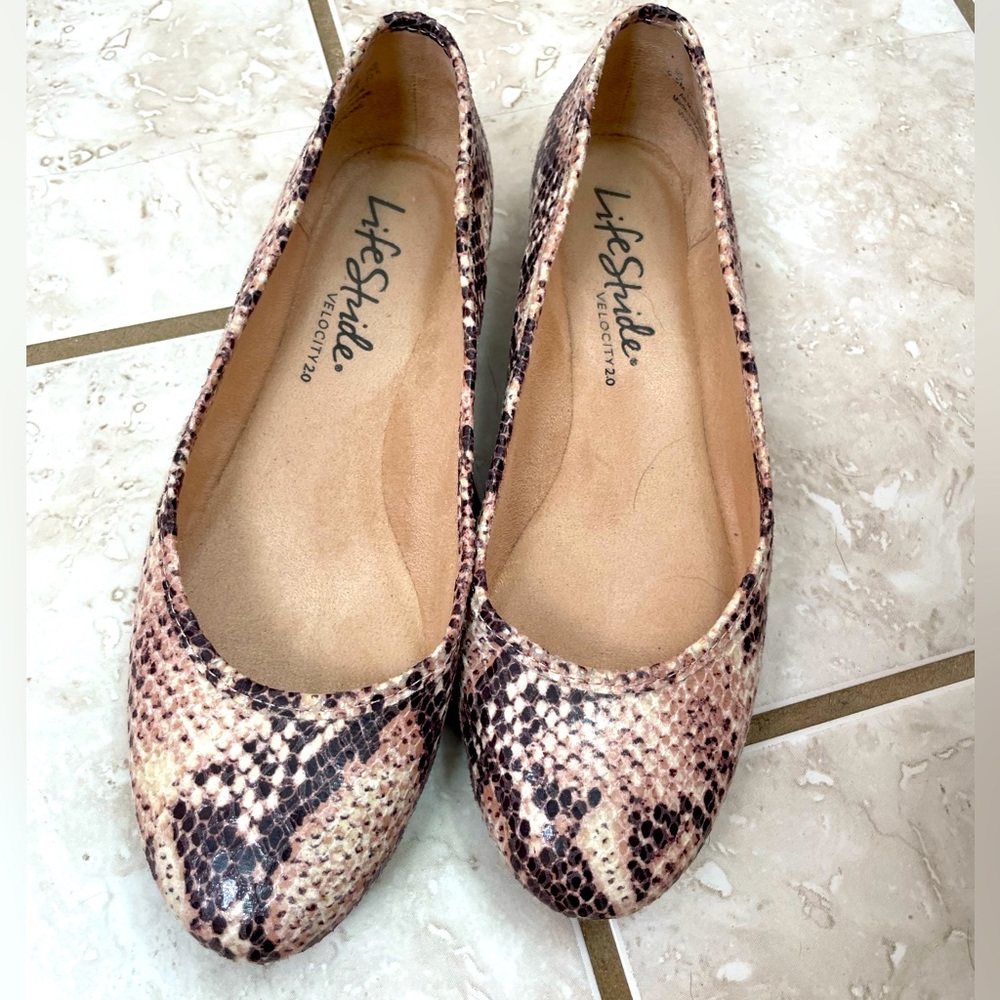 Lifestride velocity 2.0 size 6.5 brown snakeskin print